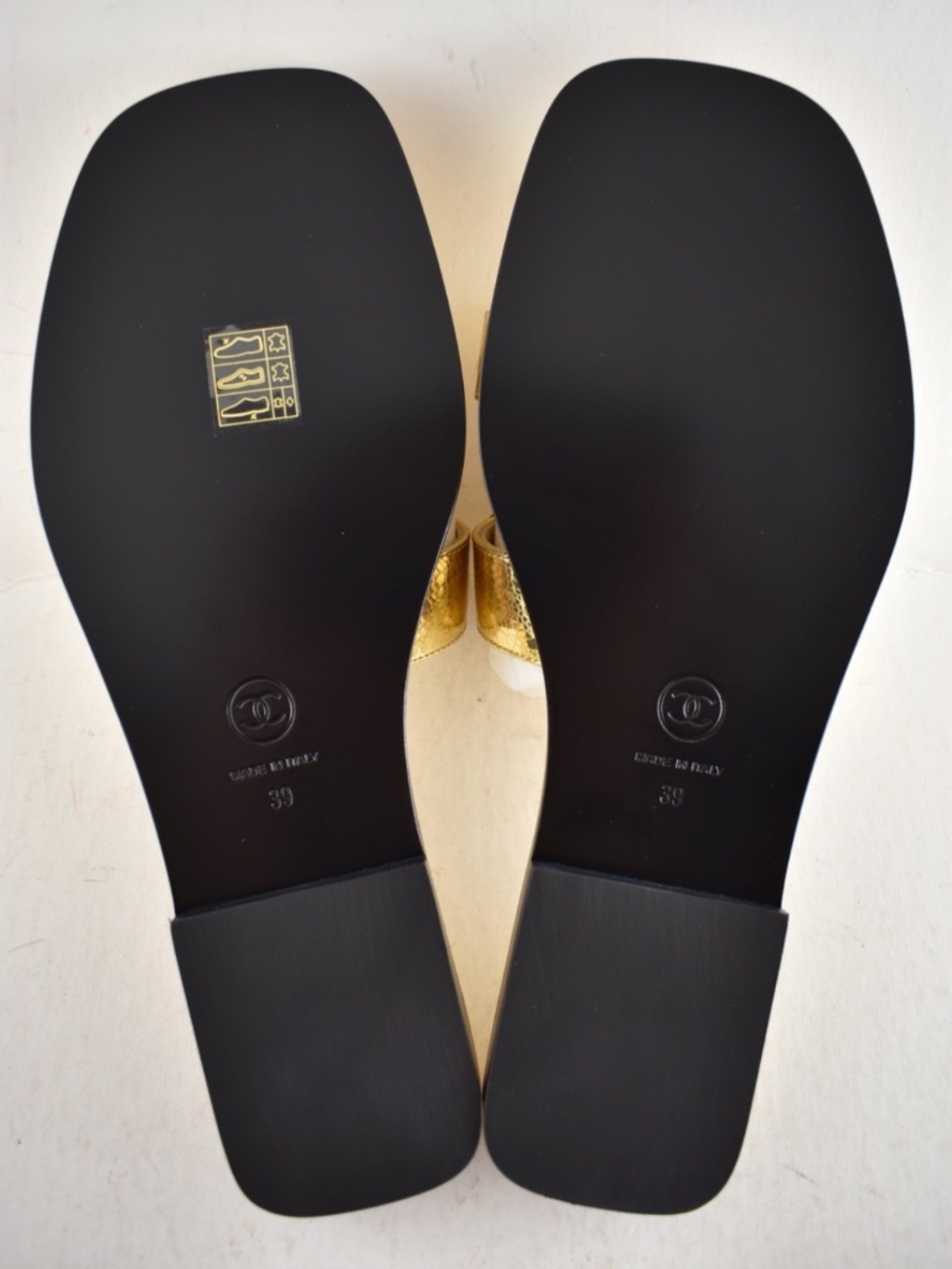 Chanel 26S Golden Gold Cracked Leather XL CC Logo Mule Slide Flat Sandal 39 - Picture 16 of 16